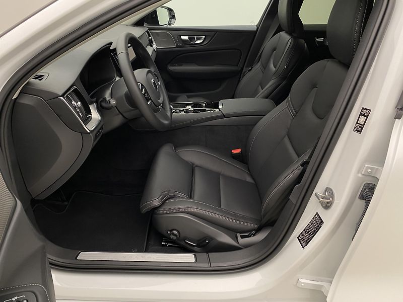 Volvo V60 (2026) T6 AWD Plug-in DARK PLUS - fotka 3 z 64