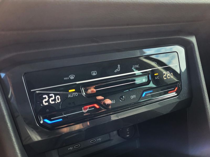 Volkswagen Tiguan 2.0 TDi 90kW LIFE - fotka 15 z 44