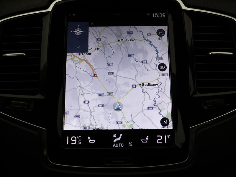 Volvo XC90 2,0 D4 140kW CZ LED Momentum - fotka 19 z 31