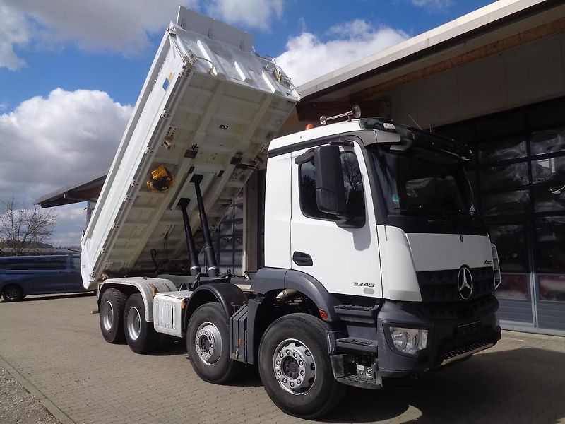 Mercedes-Benz AROCS 3246 8x4 3S MEILLER - fotka 3 z 17