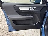 Volvo XC40 T2 FWD MOMENTUM // 1. maj. - náhled 11