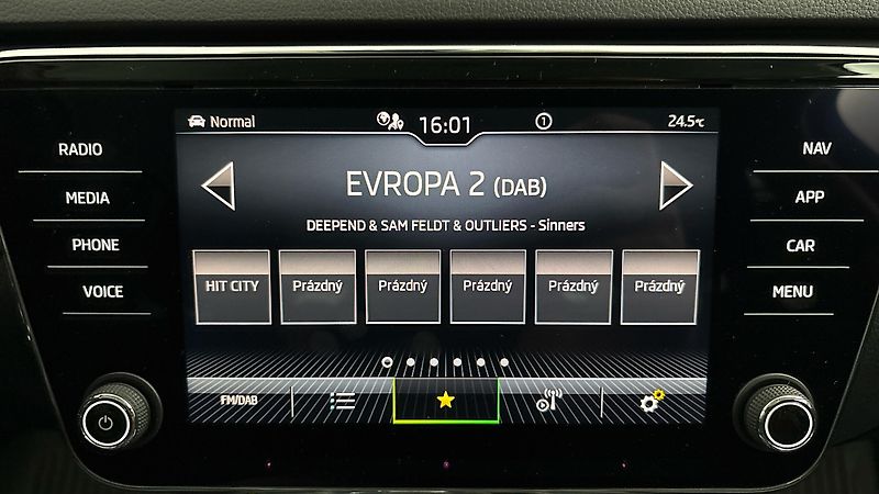 Škoda Superb 2.0 TSI DSG Style - fotka 11 z 31