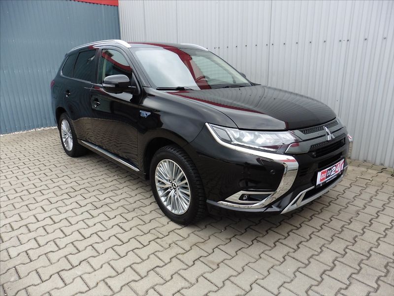 Mitsubishi Outlander 2,4 PHEV Instyle+ 1.maj. - fotka 2 z 19
