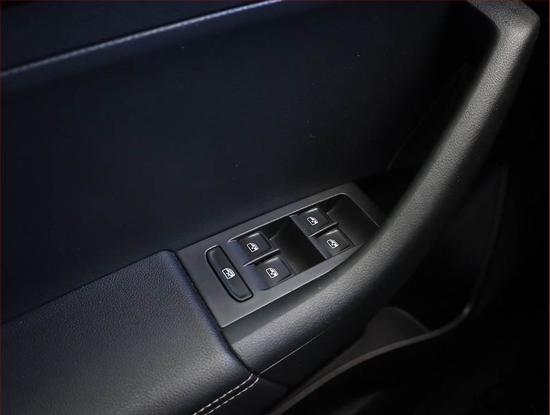 Škoda Rapid (2019) 1.0 TSI, Navi, Tempomat - fotka 13 z 19