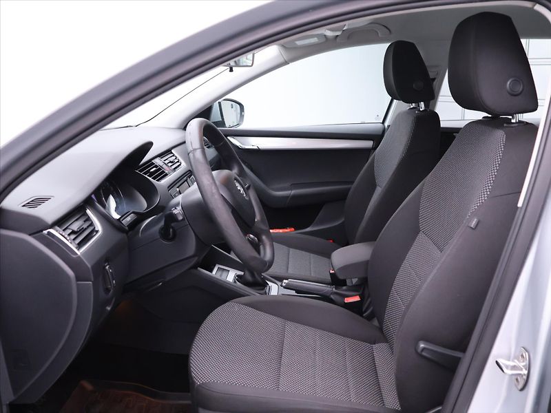 Škoda Octavia 1,6 TDI Ambition Xenon CZ DPH - fotka 11 z 31