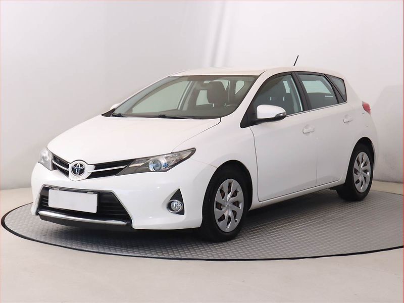 Toyota Auris (2013) 1.3 Dual VVT-i, Park. senzory - fotka 2 z 15