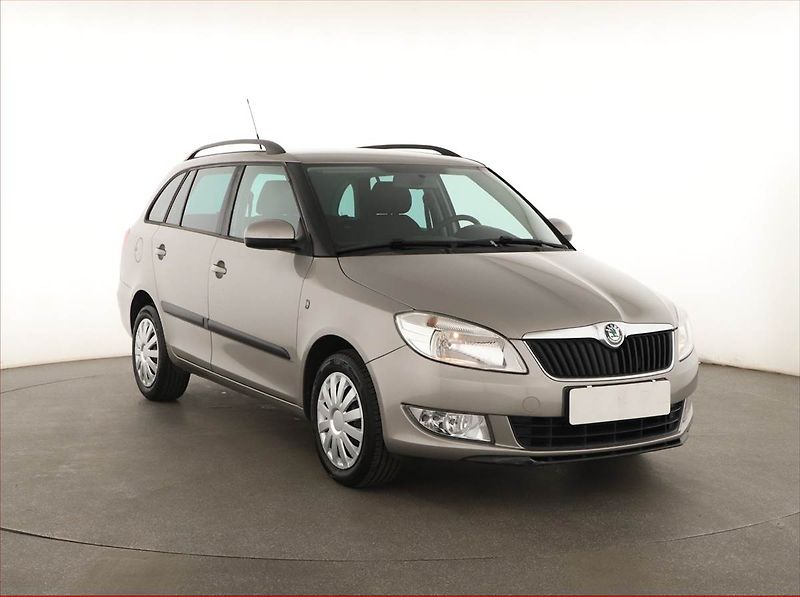 Škoda Fabia (2010) Ambiente 1.2 TSI, ČR,1.maj - fotografie inzerátu