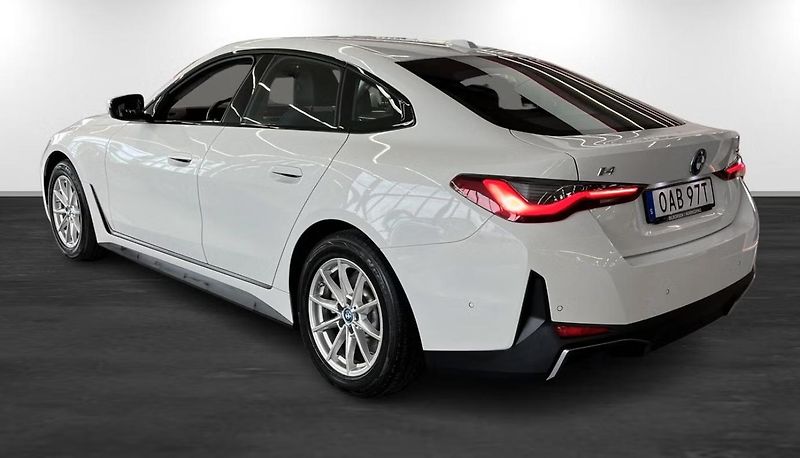 BMW i4 eDrive40 GC Kamera Auto. Park. - fotka 6 z 16
