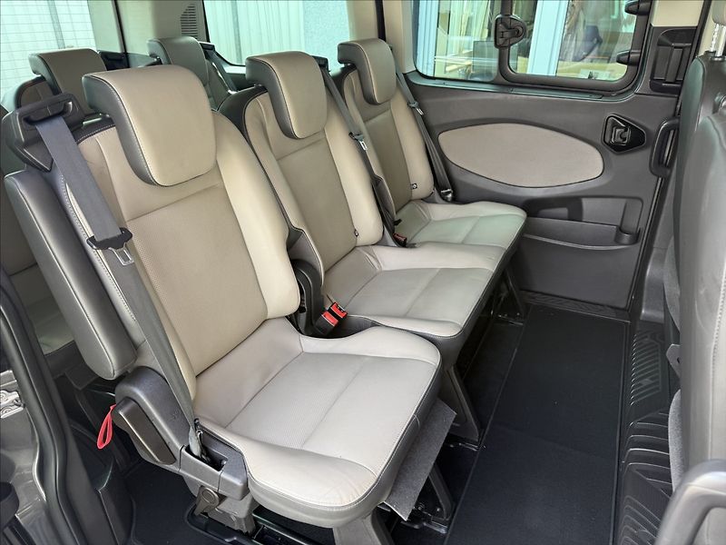 Ford Tourneo Custom 2,2 TitaniumX,114kW,1maj,po se - fotka 20 z 31