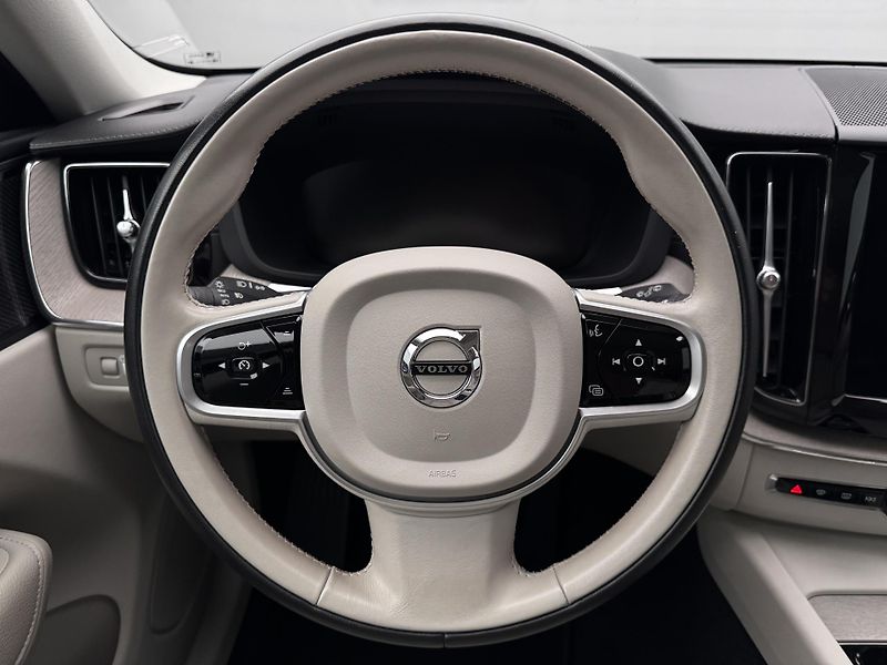 Volvo XC60 B5 AWD INSCRIPTION AUT  - fotka 3 z 56
