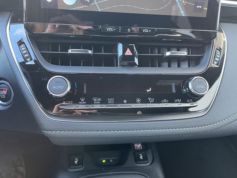 Toyota Corolla 2.0L HEV GR SPORT - fotka 21 z 29