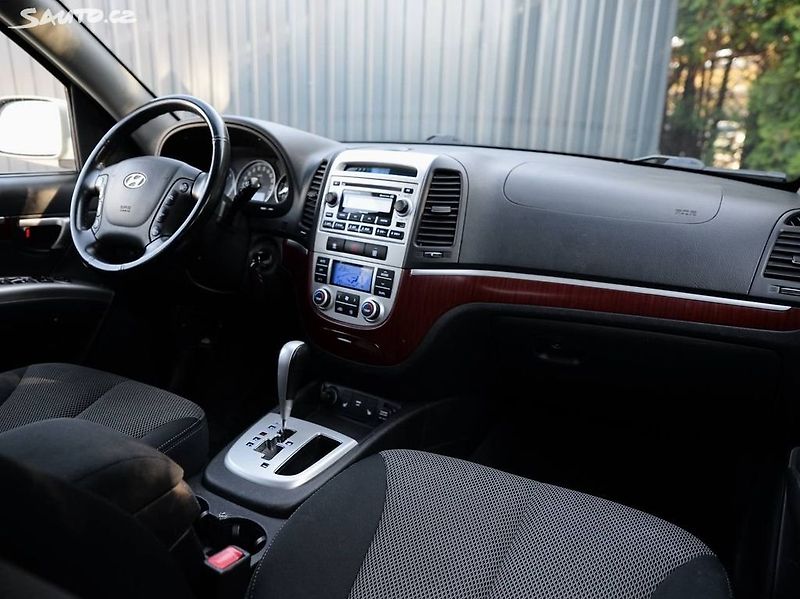 Hyundai Santa Fe (2009) 2.2 CRDI 4X4 7 MÍST PREMIUM - fotka 11 z 21