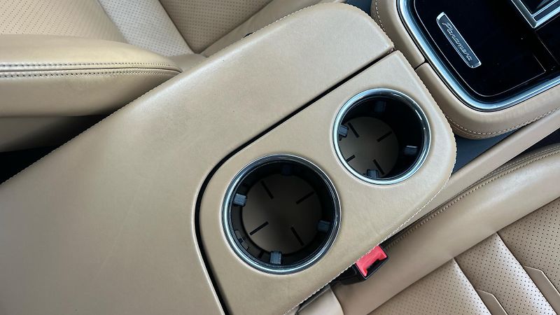Porsche Panamera 4S Diesel 3956ccm  310kW 422PS - fotka 22 z 30
