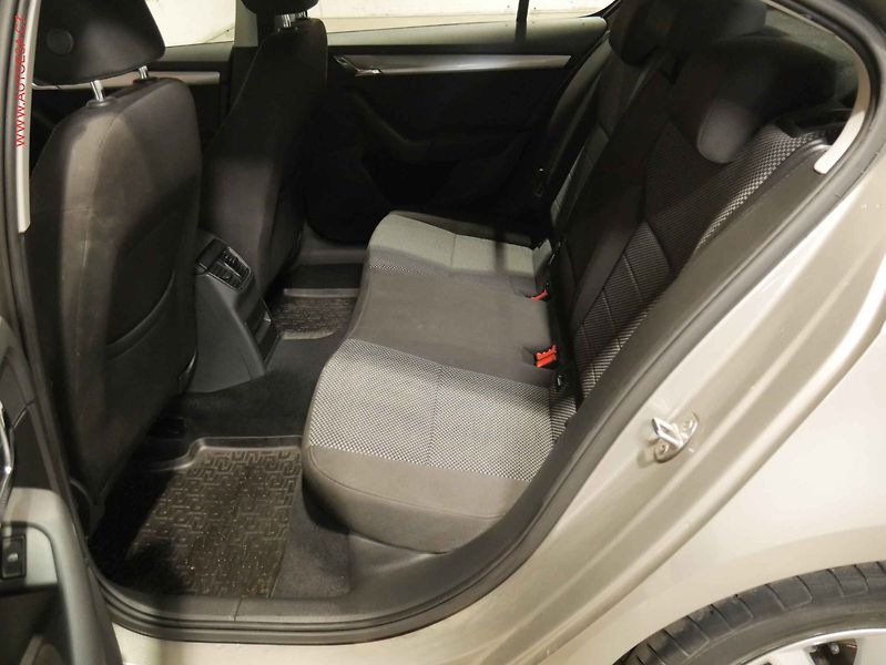 Škoda Octavia (2016) 1.4 TSI, 2.maj,ČR, servis - fotka 10 z 19