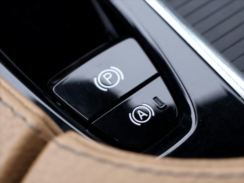 Volvo V90 2.0 D3 110kW Momentum LED - fotka 30 z 40