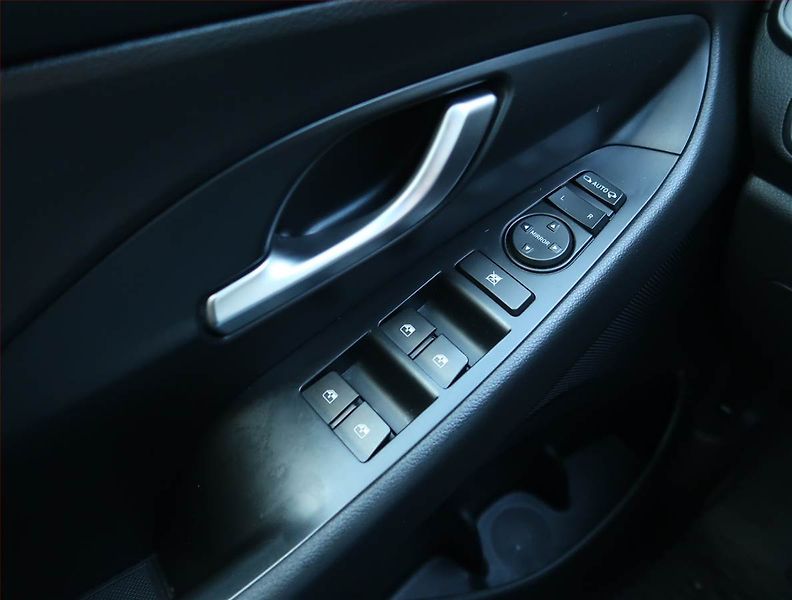 Hyundai i30 (2022) 1.0 T-GDI, ČR,1.maj - fotka 15 z 19