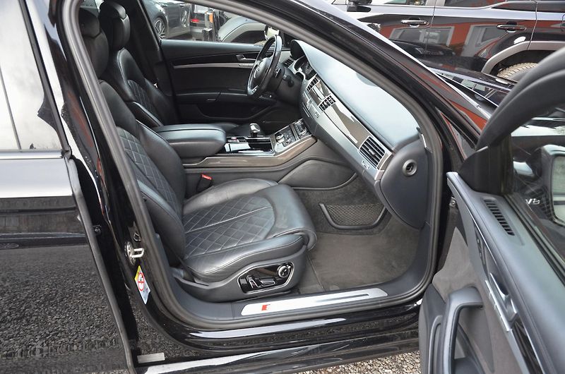 Audi S8 (2017) Plus 4.0 V8 605 PS Quattro - fotka 13 z 47