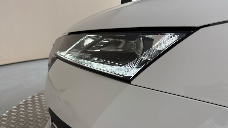Škoda Octavia 2.0 TDI DSG Style Combi - fotka 18 z 27