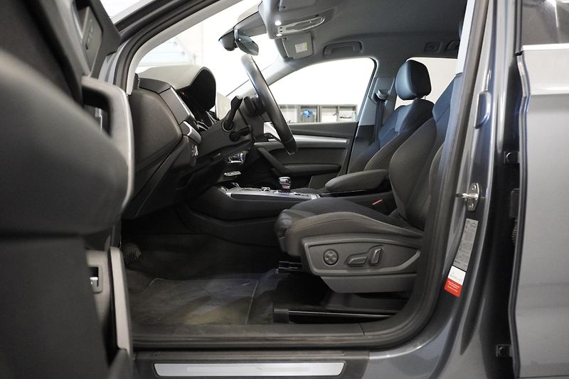 Audi Q5 2,0 40 TDI 140kW QUATTRO  - fotka 12 z 36