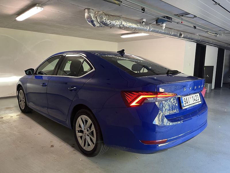 Škoda Octavia 2.0 TDI DSG Style, 1.majitel - fotka 6 z 29