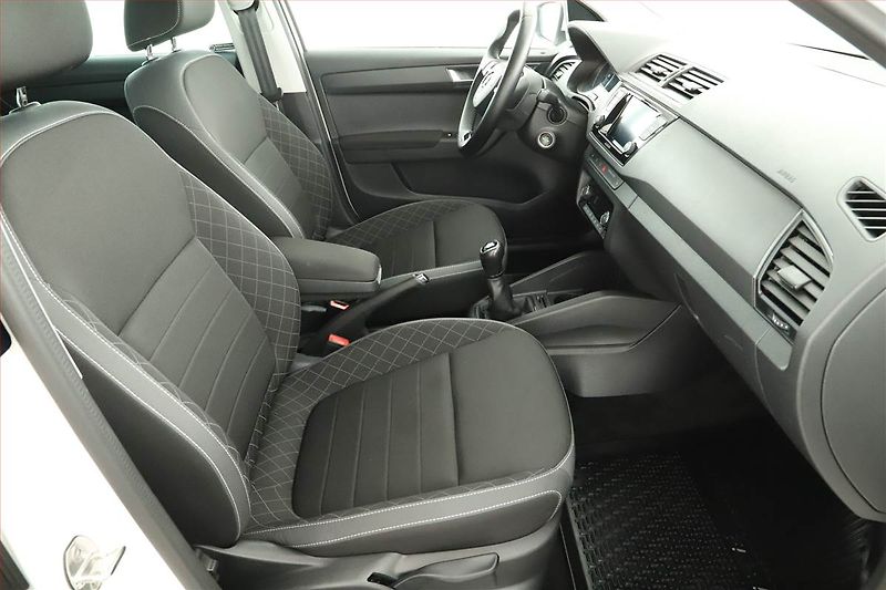 Škoda Fabia (2022) Ambition 1.0 TSI, ČR,1.maj - fotka 7 z 13