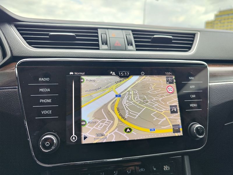 Škoda Superb 2.0 TDi/147kW Scout DSG 4x4 - fotka 20 z 39