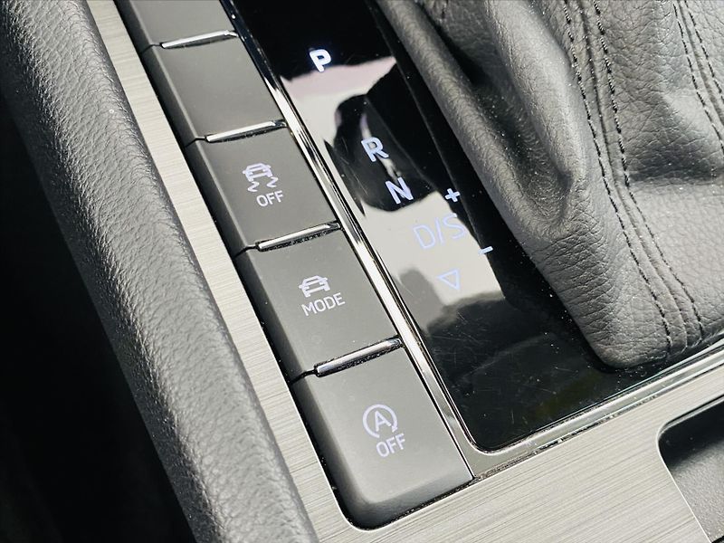 Škoda Superb 2,0 TDI 147kW DSG Style Plus - fotka 18 z 27