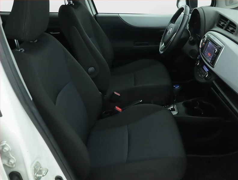 Toyota Yaris (2012) 1.5 Hybrid, Automat, Navi - fotka 9 z 17