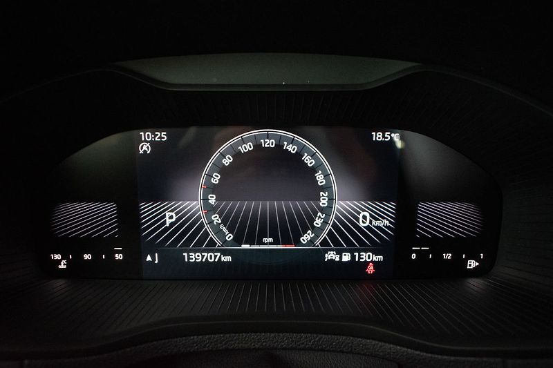 Škoda Karoq 2.0 TDI DSG*ACC*KAMERA*DPH* - fotka 21 z 39