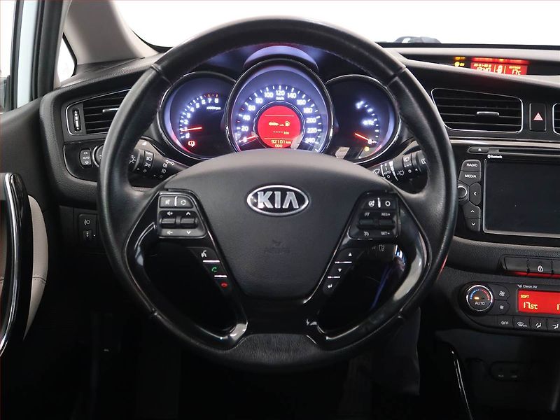 Kia Ceed (2014) 1.6 GDI, Navi, Tempomat - fotka 14 z 14