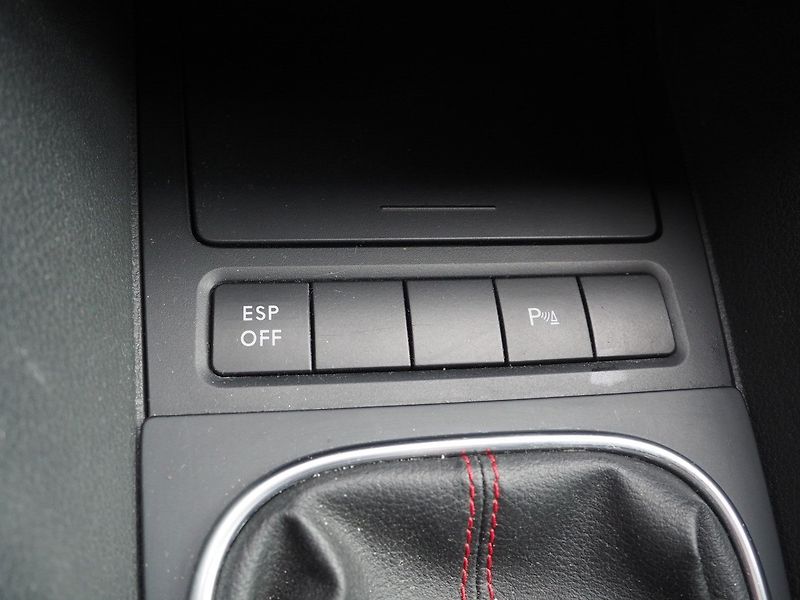 Volkswagen Golf (2010) 2.0 TSi 155 kW, GTI, Manuál - fotka 27 z 35