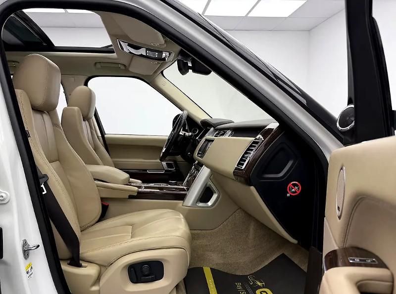 Land Rover Range Rover (2017) Luxusní terénní SUV - fotka 9 z 12