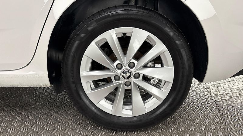 Škoda Scala 1.0 TSI DSG Style - fotka 19 z 28