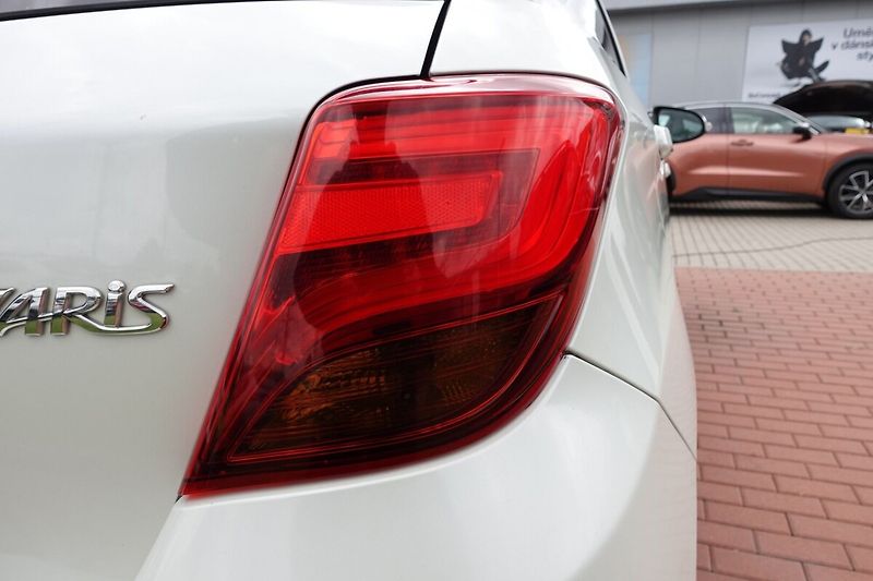 Toyota Yaris 1.33 VVT-i Multidrive S Bi-ton - fotka 27 z 28