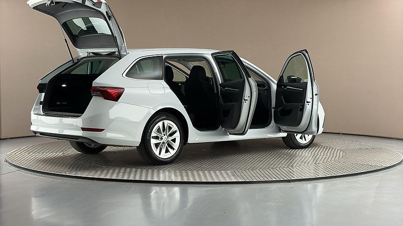 Škoda Octavia 2.0 TDI DSG Style Combi - fotka 6 z 24