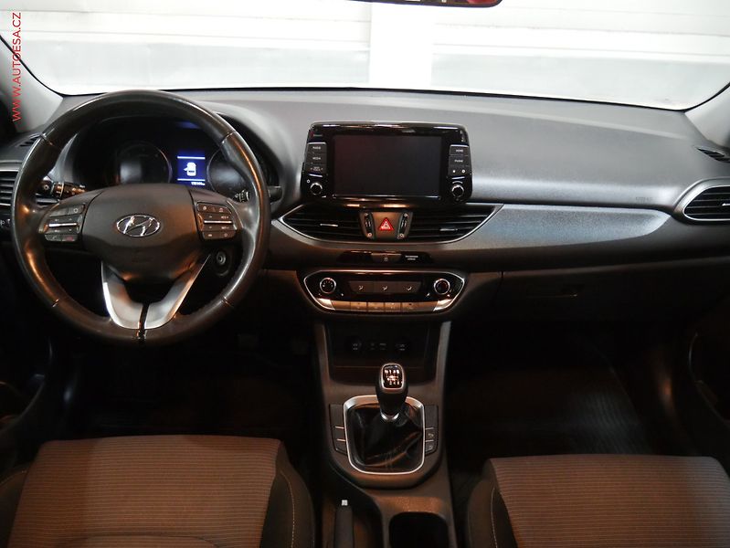 Hyundai i30 (2019) 1.6, ČR, AC, temp - fotka 8 z 18