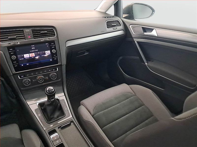 Volkswagen Golf (2017) 1.0 TSI, Tempomat - fotka 8 z 16