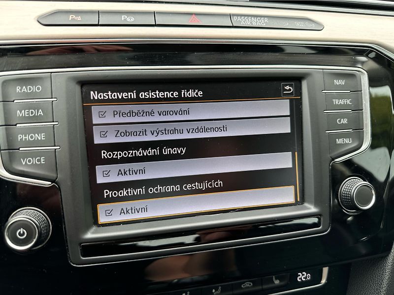 Volkswagen Passat 2.0TDI Highline 110Kw man 6st. - fotka 13 z 17