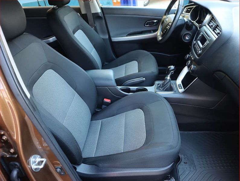 Kia Ceed (2017) 1.4 MPI, Tempomat - fotka 9 z 18
