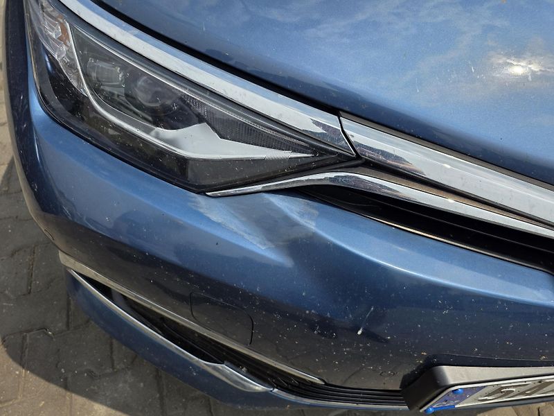 Toyota Auris 1.8-HYBRID-1. MAJ.-AUTOMAT - fotka 10 z 13
