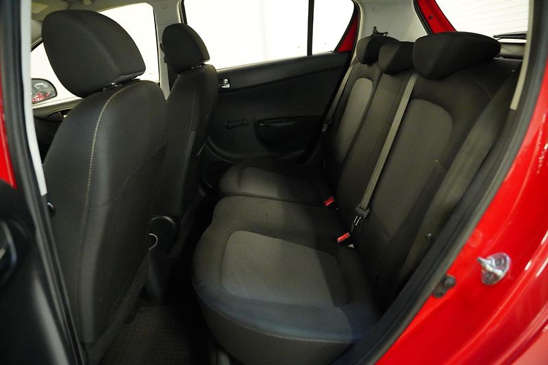 Hyundai i20 - fotka 20 z 21