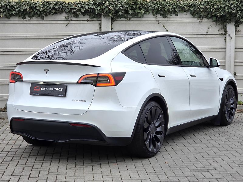 Tesla Model Y Performance 393kW Tov.Zár. 1.m - fotka 7 z 19