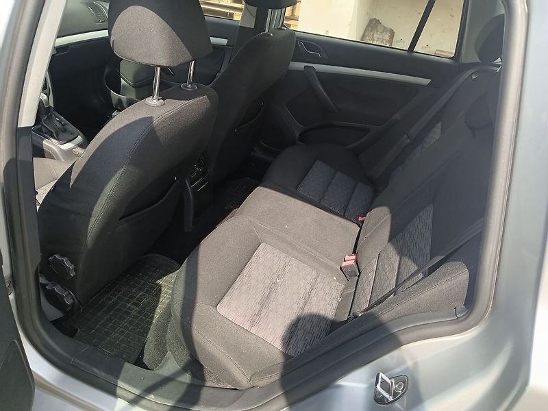 Škoda Octavia 1.9 TDI PD DPF Ambiente Combi - fotka 15 z 21