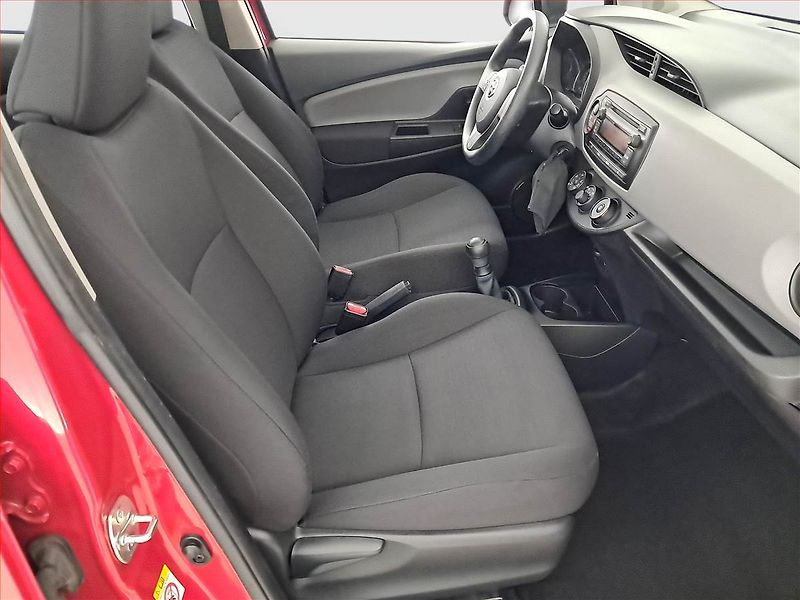 Toyota Yaris (2014) 1.0 VVT-i, Serv.kniha - fotka 9 z 15