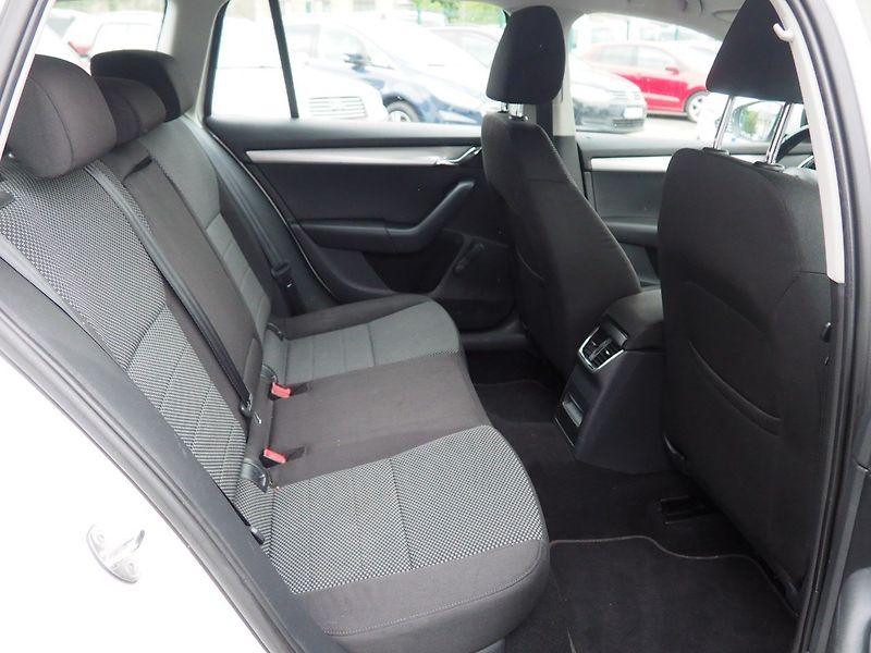 Škoda Octavia (2013) 1.6 TDI, Automat - fotka 15 z 31