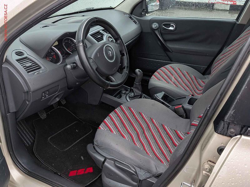 Renault Mégane (2008) 1.6 16V, ČR, AC, park.asist - fotka 9 z 14