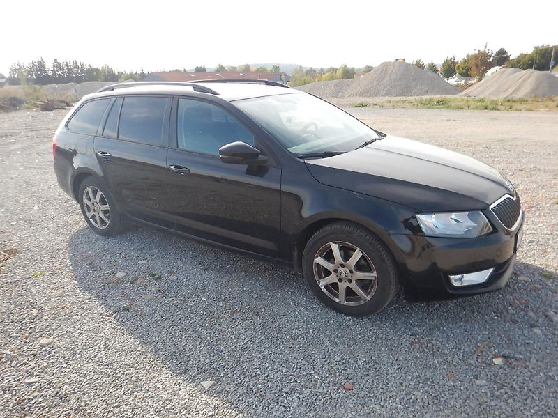 Škoda Octavia 1.6 Tdi 77 kw - fotka 2 z 15