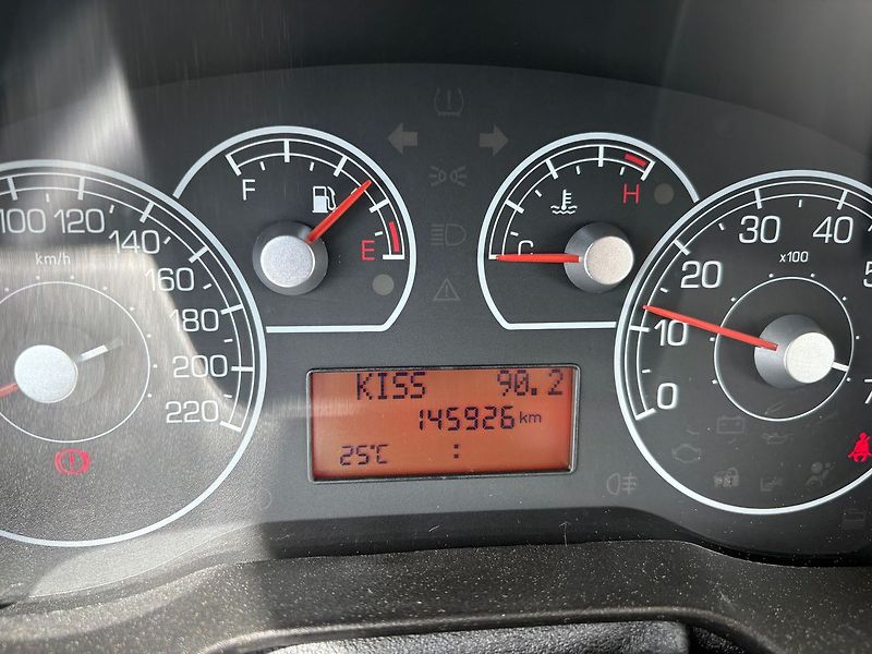 Fiat Punto 1.4i, 57kW, Klima - fotka 7 z 15