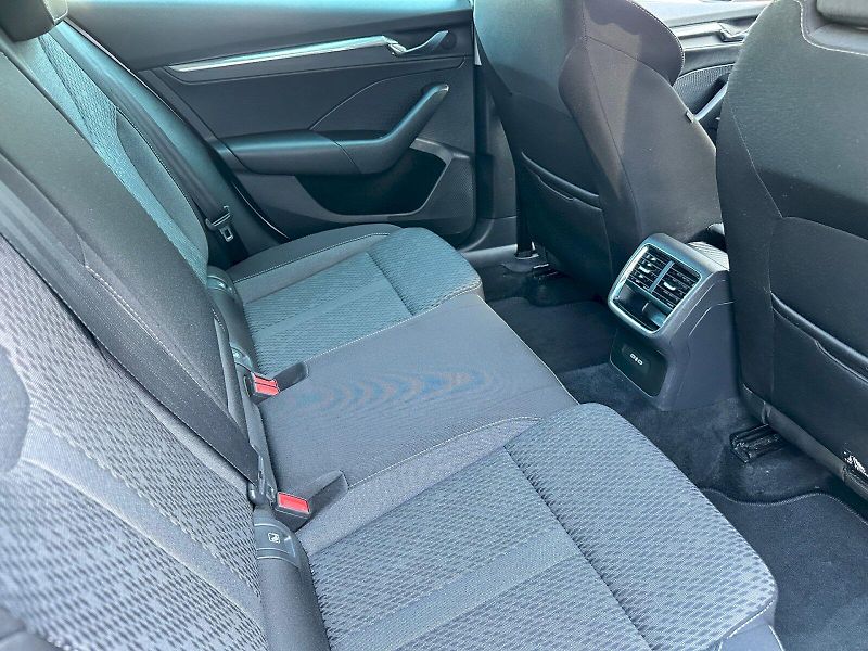 Škoda Octavia (2022) 2.0 TDI 110kW DSG Style Combi - fotka 19 z 25