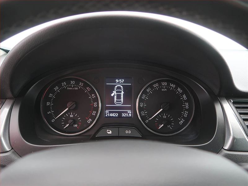 Škoda Rapid (2014) Ambition 1.6 TDI, Serv.kniha - fotka 9 z 12